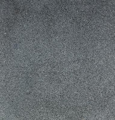 Tegel Graniet Dark Grey Sandhoned 500x500x30 geborsteld met facet
