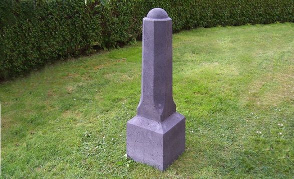 8-hoekige sierpaal hg 105 cm antraciet-zwart op gras