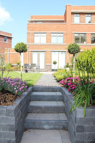Asian Bluestone opsluitband met facet blauw gezoet 6x20x100cm